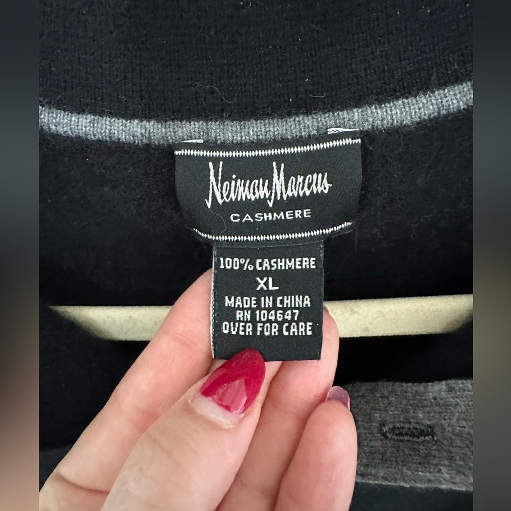 Neiman Marcus Dark Grey 100% Cashmere Quarter-Button Long Sleeve Sweater - Picture 4 of 7